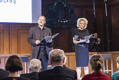 Philippe Sands and Katja Riemann during the performance of “A Song of Good and Evil” at courtroom 600.