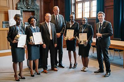 The winners from Strathmore University, Kenya, with Judge Prof. Bertram Schmitt, Klaus Rackwitz and Prof. Christoph Safferling