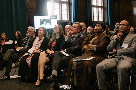 04a-nf22-first-row-moreno-ocampo-von-uslar-dittrich-wenaweser-bensouda-nasser.jpg  
