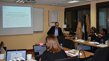 Vorlesungen in Völkerstrafrecht an der Universidad Alfonso X el Sabio in Madrid