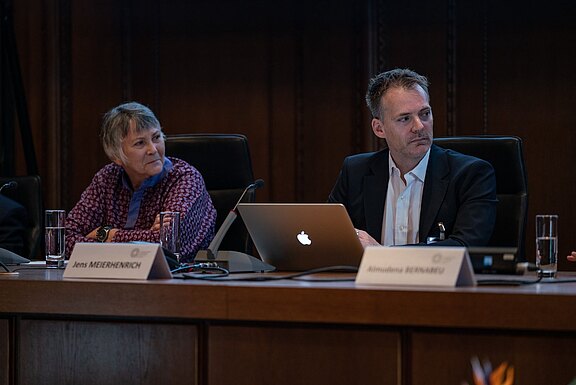 07a_NurembergForum2018_Panel_V_Chair_Prof._Jens_Meienerhenrich_and_Brenda_Hollis_LER0340.jpg  