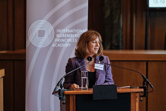 09_2019-10-18_IANP_LEROT_NueForum19_LER6912_KEYNOTE_webres.jpg  