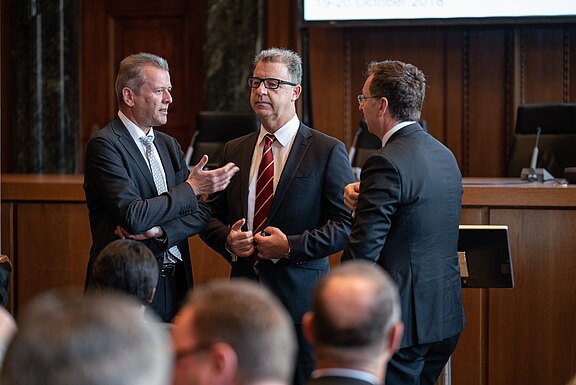 NurembergForum2018_Dr._Ulrich_Maly__Prosecutor_Serge_Brammertz_and_Prof._Christoph_Safferling_LER7555.jpg  
