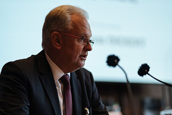 06_2019-10-18_IANP_LEROT_NueForum19_LER6718_Opening-Remarks_webres.jpg  