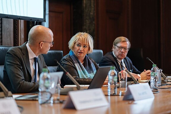 18_2019-10-19_IANP_LEROT_NueForum19_LER8400_Panel-III_webres.jpg  