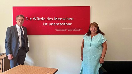 Akademie erhält Kunstwerk von Rechtsanwältin Christine Roth als Dauerleihgabe