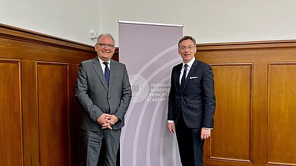 Direktor Professor Dr. Safferling begrüßte den Präsidenten des Landgerichts Nürnberg-Fürth