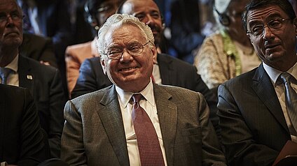 Der Ehrenpräsident des Kuratoriums Thomas Buergenthal ist verstorben