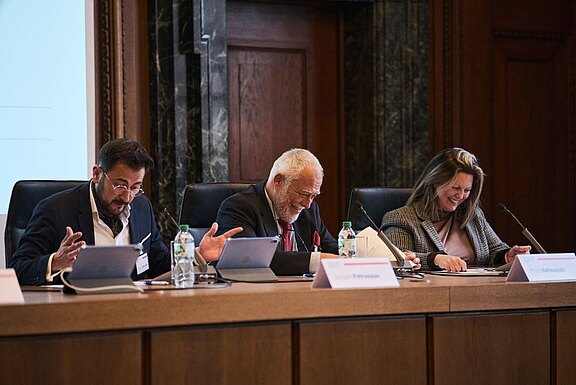 From left to right: Dr Gurgan Petrossian, Michelle Jarvis and Professor Piotr Hofmański